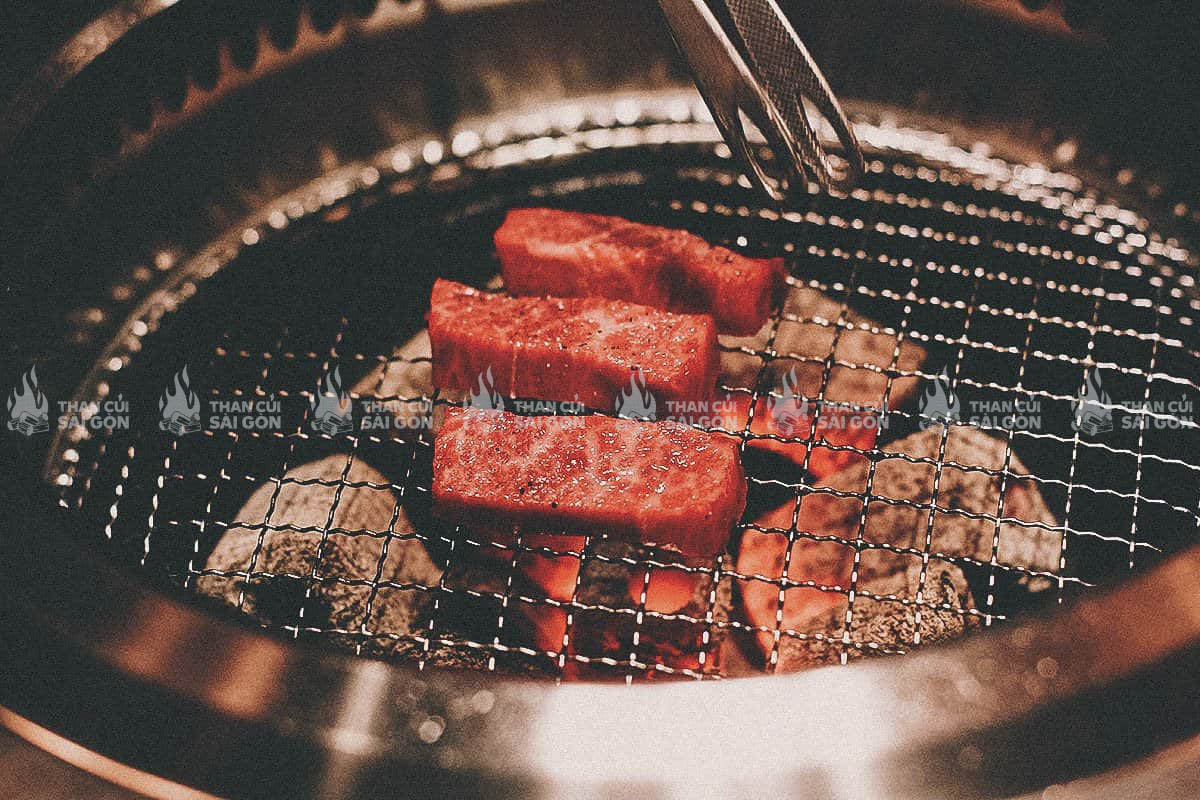 Than mùn cưa ép được nhiều nhà hàng BBQ tin dùng