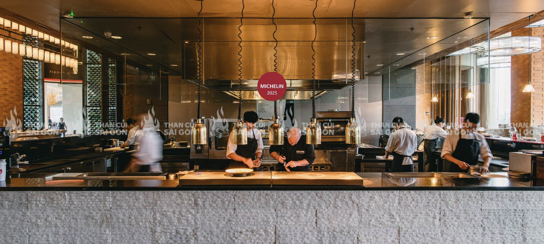 Các nhà hàng dần ưa chuộng sử dụng than gáo dừa