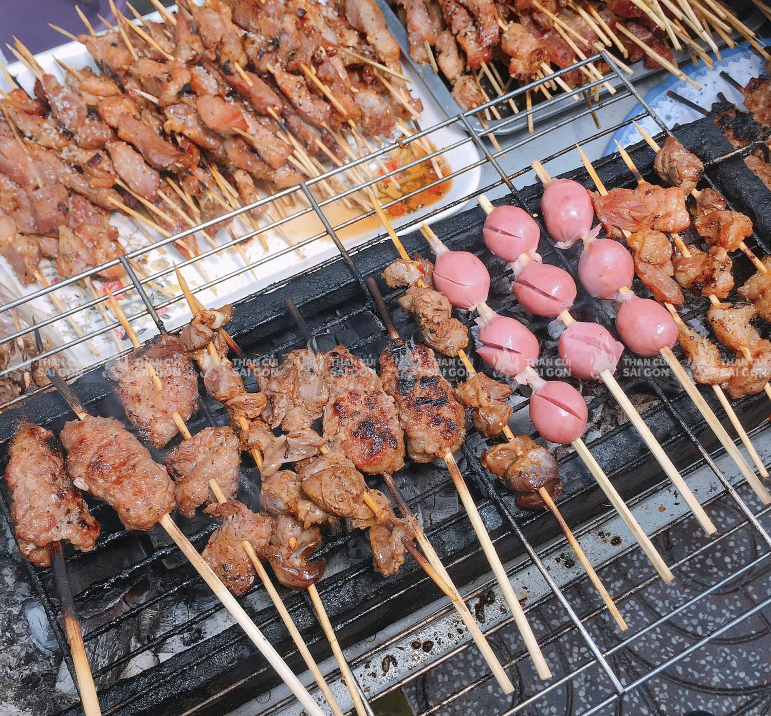 Người dùng Việt ưa chuộng sử dụng than đước cho những món nướng bình dân