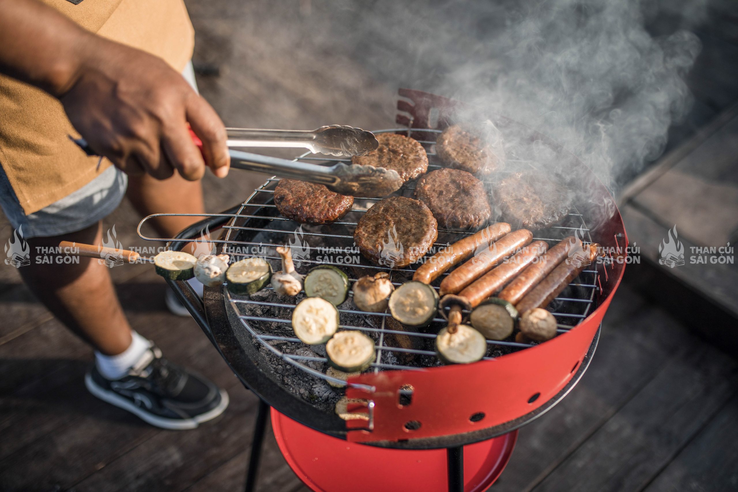 Những lỗi khi dùng than củi có thể làm buổi nướng BBQ kém ngon