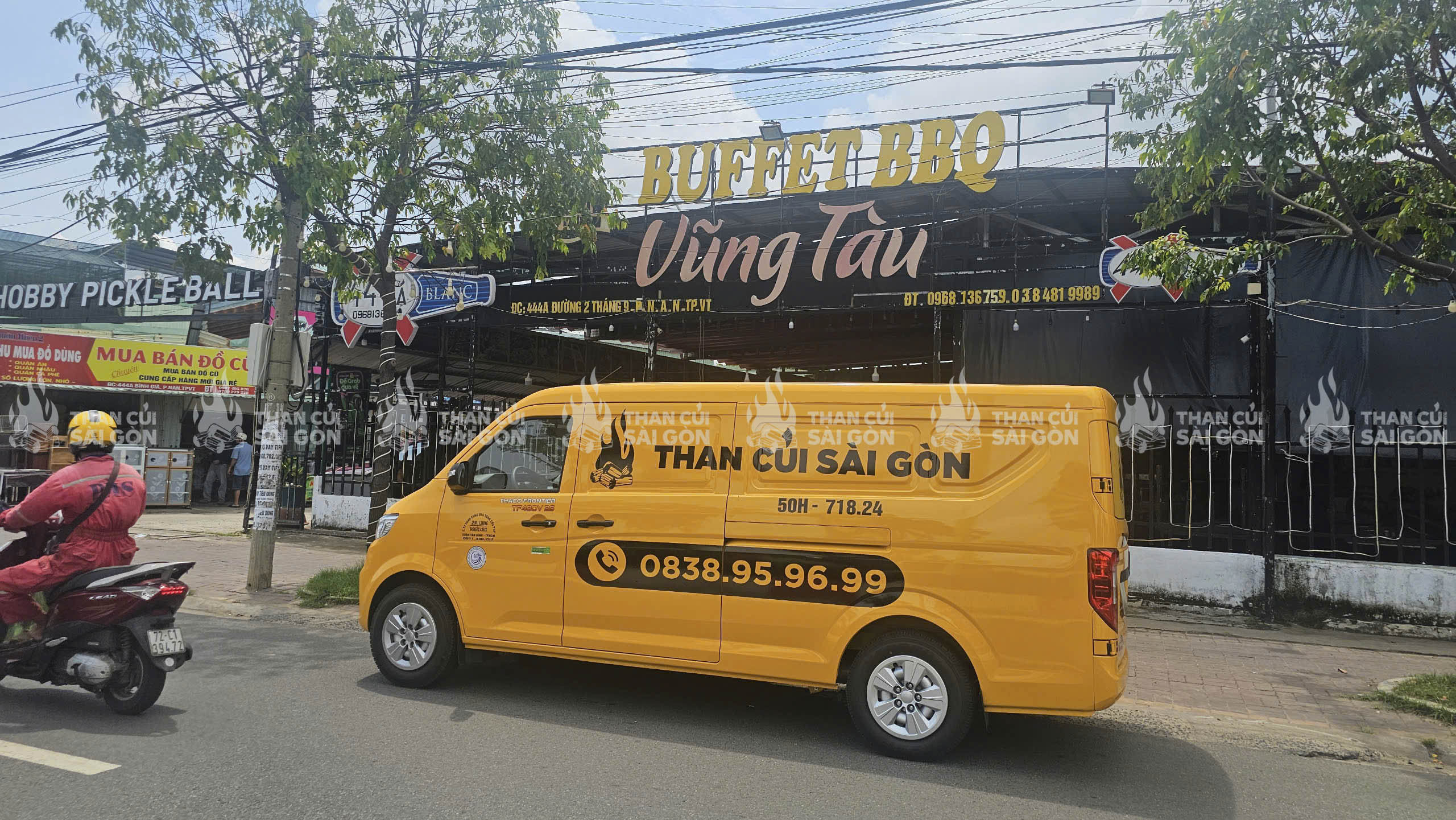 Than Củi Sài Gòn hỗ trợ giao hàng tận nơi và tư vấn lựa chọn loại than phù hợp