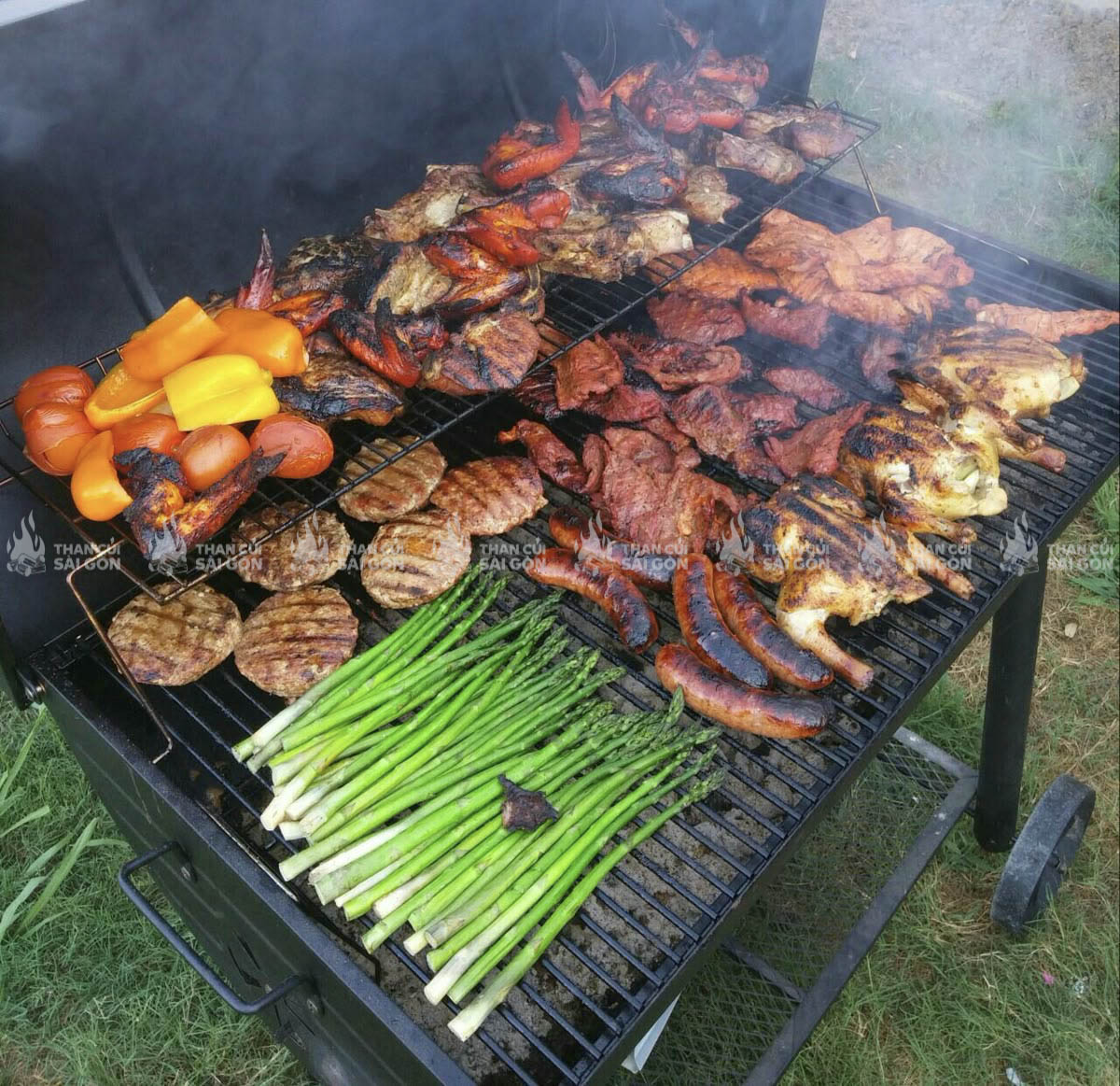 Vệ sinh bếp ngay sau khi nướng giúp việc vệ sinh dễ dàng hơn và kéo dài tuổi thọ bếp