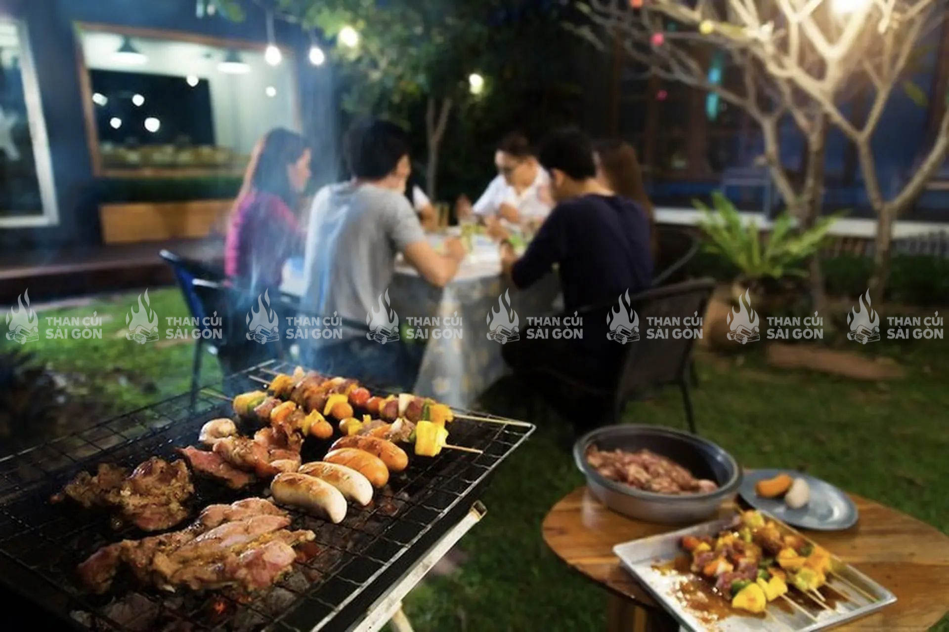 Dù trời mưa hay nắng, bữa tiệc BBQ vẫn trọn vẹn nếu bạn biết cách bảo quản than củi