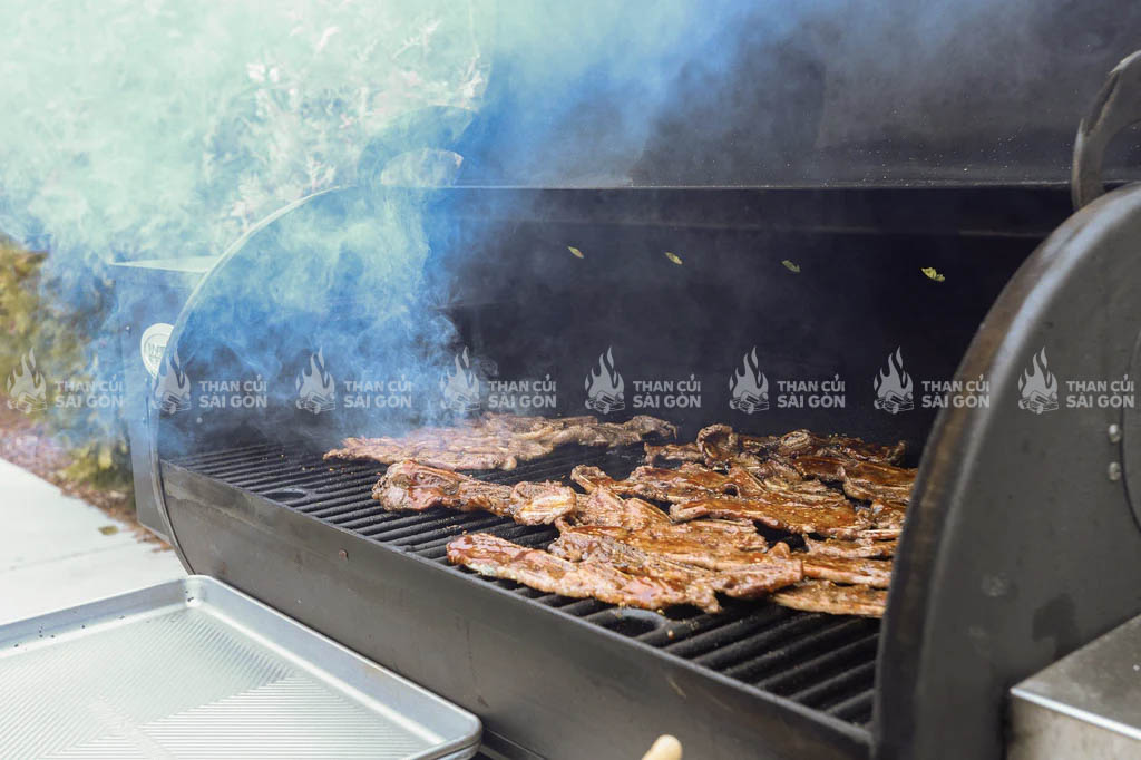 Khói than toả ra trong quá trình nướng