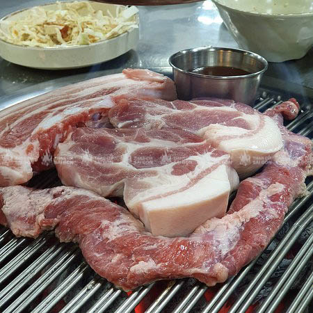 Thịt dải heo được để nguyên khối