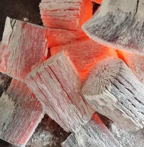 Than trắng được làm từ gỗ Bạch Đàn